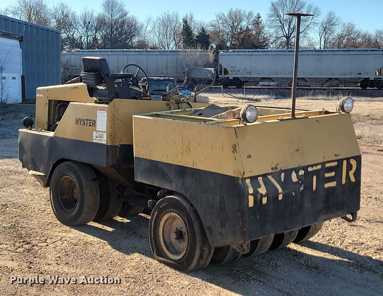 image for item KU9101 Hyster C530A  pneumatic roller