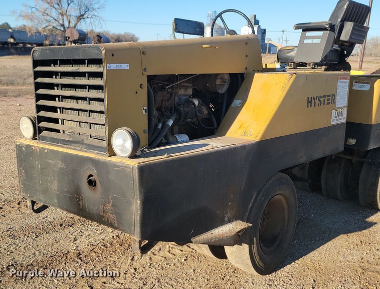 image for item KU9101 Hyster C530A  pneumatic roller