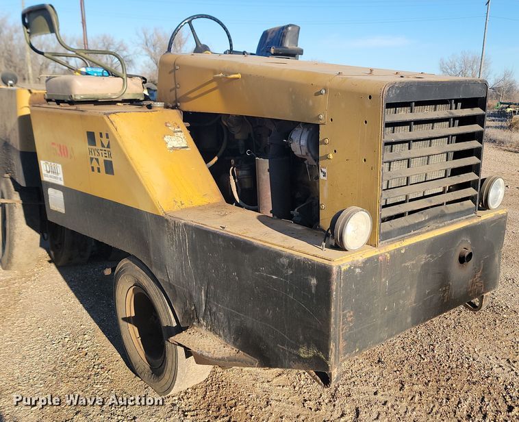 image for item KU9101 Hyster C530A  pneumatic roller