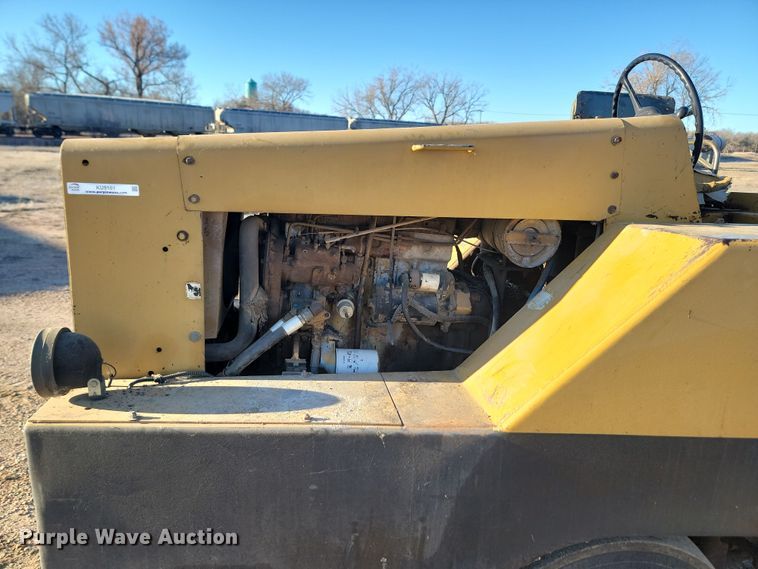 image for item KU9101 Hyster C530A  pneumatic roller