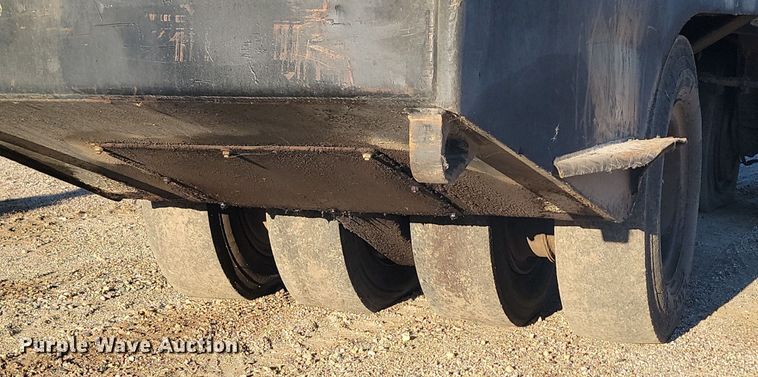 image for item KU9101 Hyster C530A  pneumatic roller