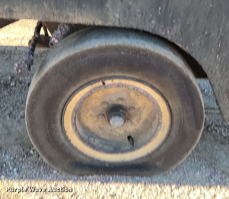 image for item KU9101 Hyster C530A  pneumatic roller