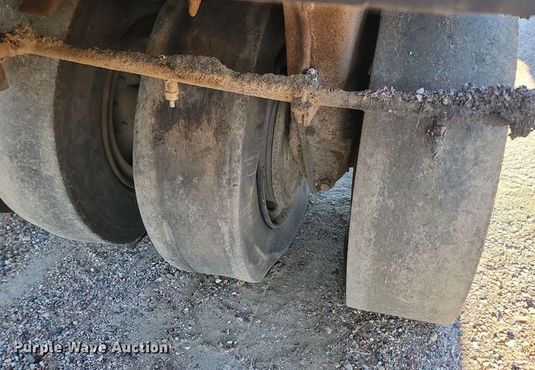 image for item KU9101 Hyster C530A  pneumatic roller