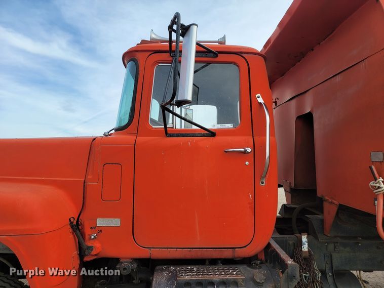 image for item KU9102 1978 Mack RD686S  dump truck