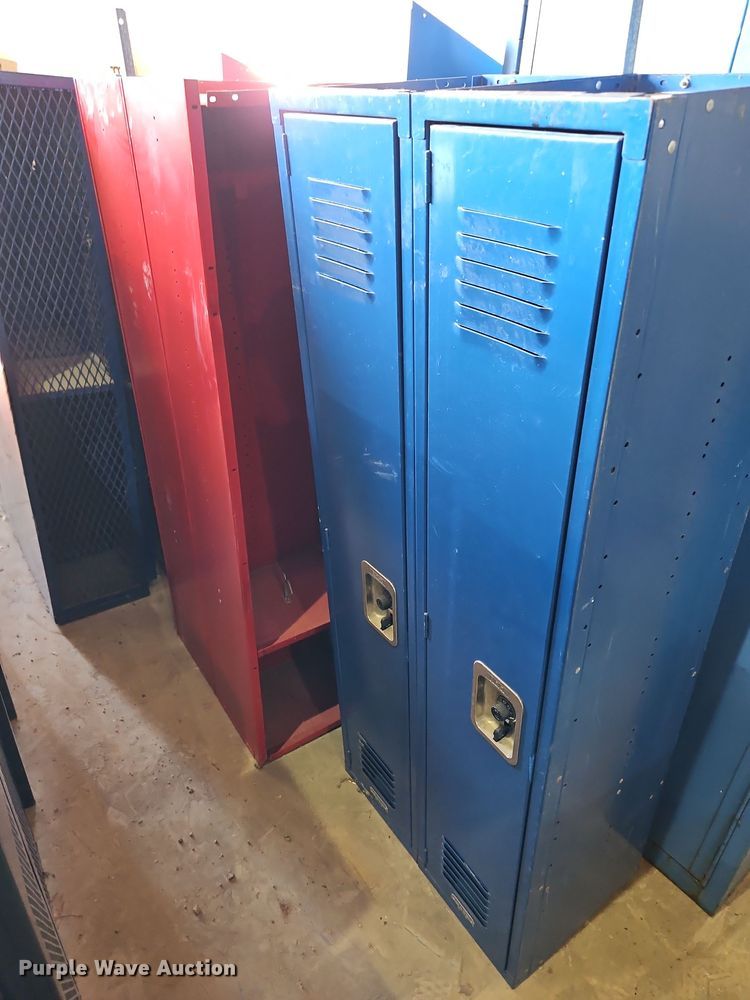 image for item LB9611 Metal lockers