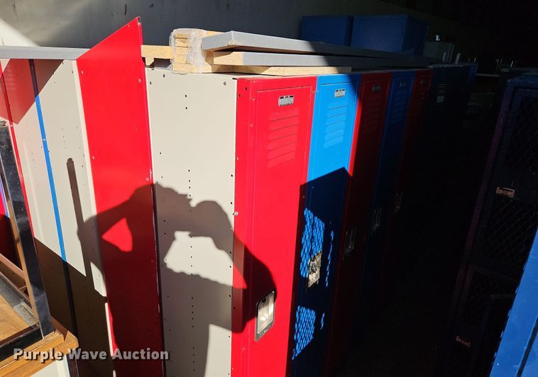 image for item LB9611 Metal lockers