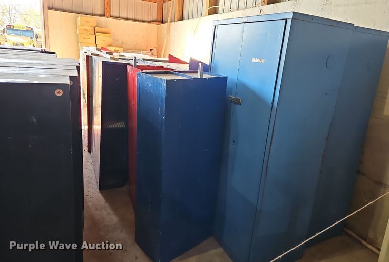 image for item LB9611 Metal lockers