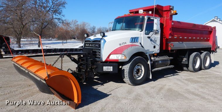 image for item LC9360 2008 Mack 800 GU  dump truck