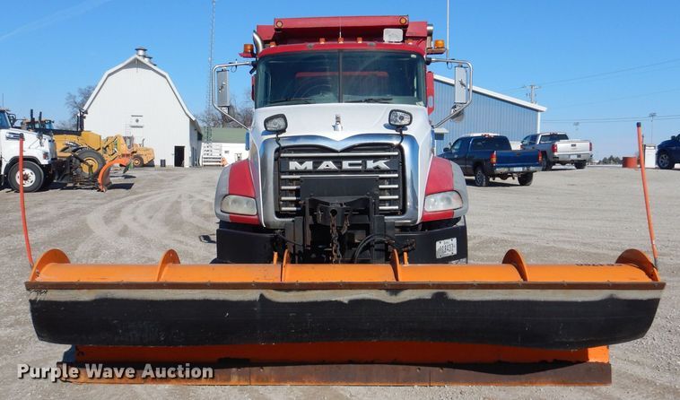 image for item LC9360 2008 Mack 800 GU  dump truck