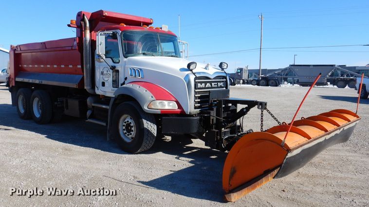 image for item LC9360 2008 Mack 800 GU  dump truck