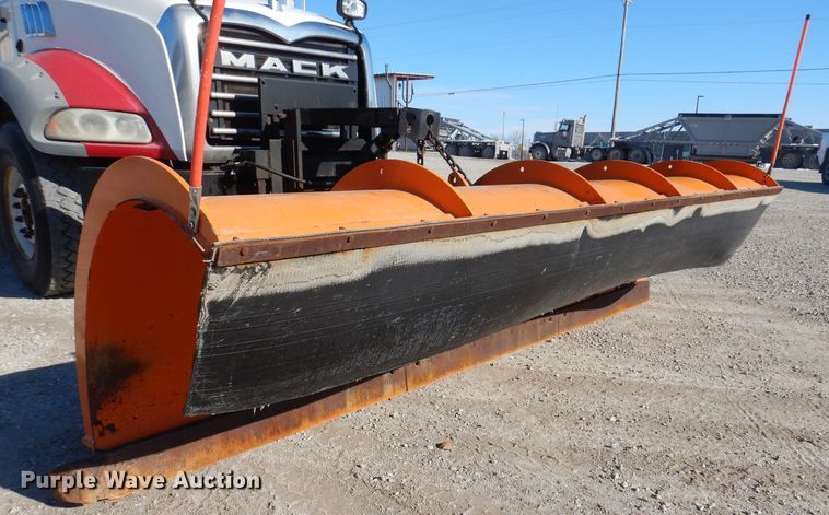 image for item LC9360 2008 Mack 800 GU  dump truck