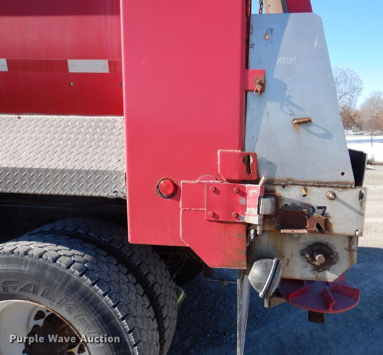 image for item LC9360 2008 Mack 800 GU  dump truck