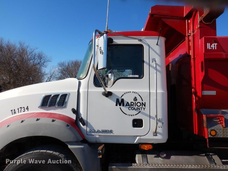 image for item LC9360 2008 Mack 800 GU  dump truck