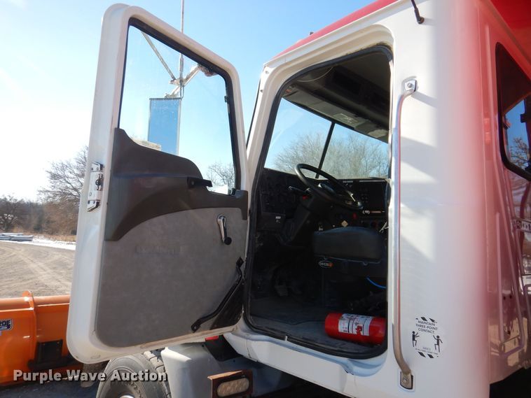 image for item LC9360 2008 Mack 800 GU  dump truck