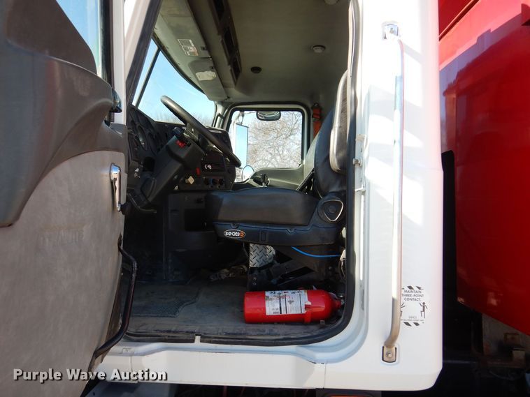 image for item LC9360 2008 Mack 800 GU  dump truck