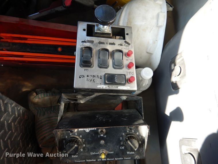 image for item LC9360 2008 Mack 800 GU  dump truck