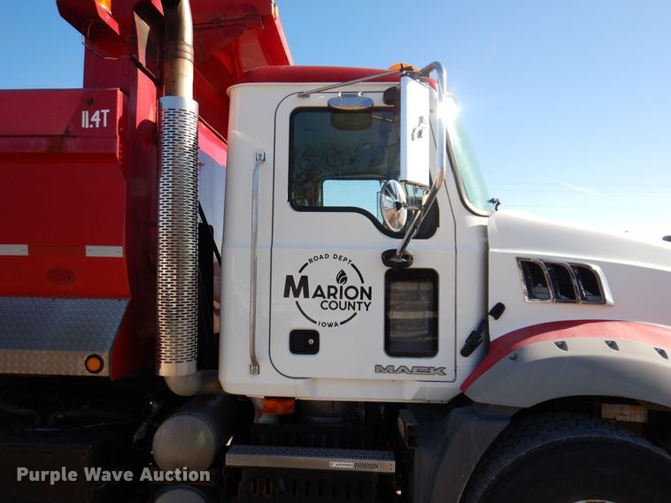 image for item LC9360 2008 Mack 800 GU  dump truck