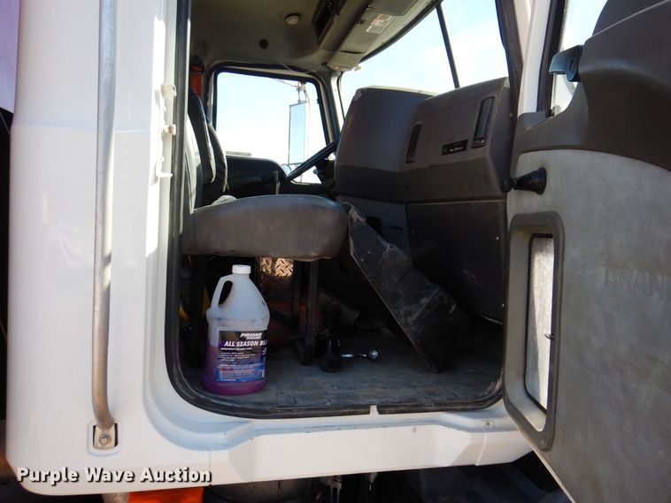 image for item LC9360 2008 Mack 800 GU  dump truck