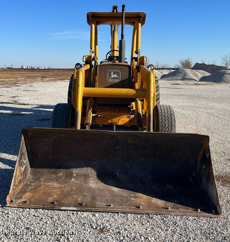 image for item LD9856 John Deere 500C  backhoe