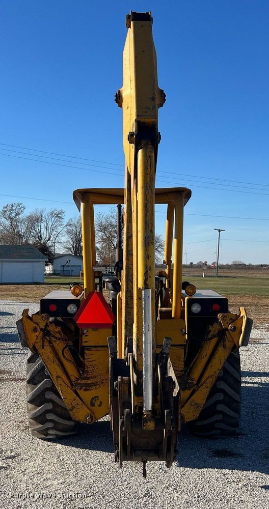 image for item LD9856 John Deere 500C  backhoe