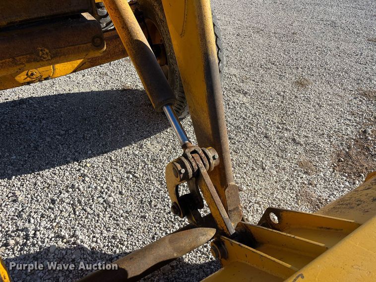 image for item LD9856 John Deere 500C  backhoe