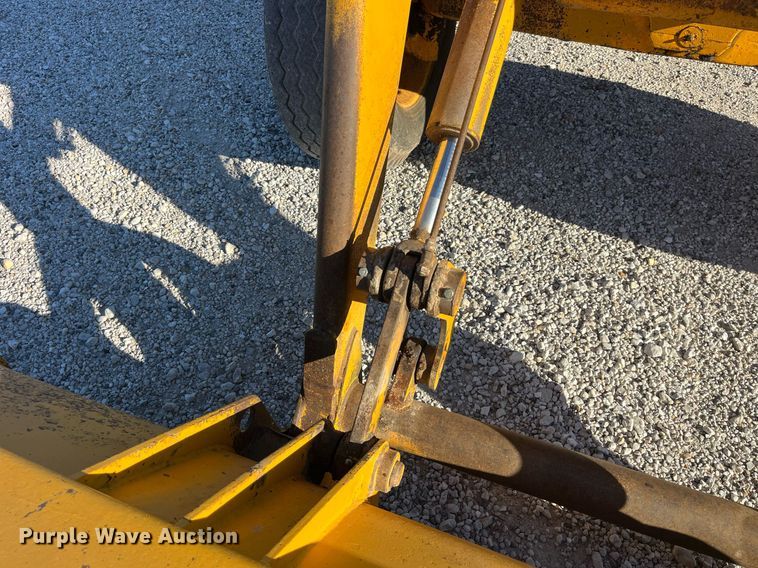 image for item LD9856 John Deere 500C  backhoe