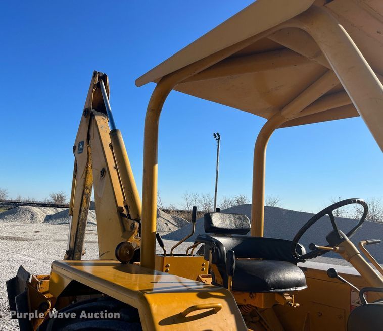 image for item LD9856 John Deere 500C  backhoe