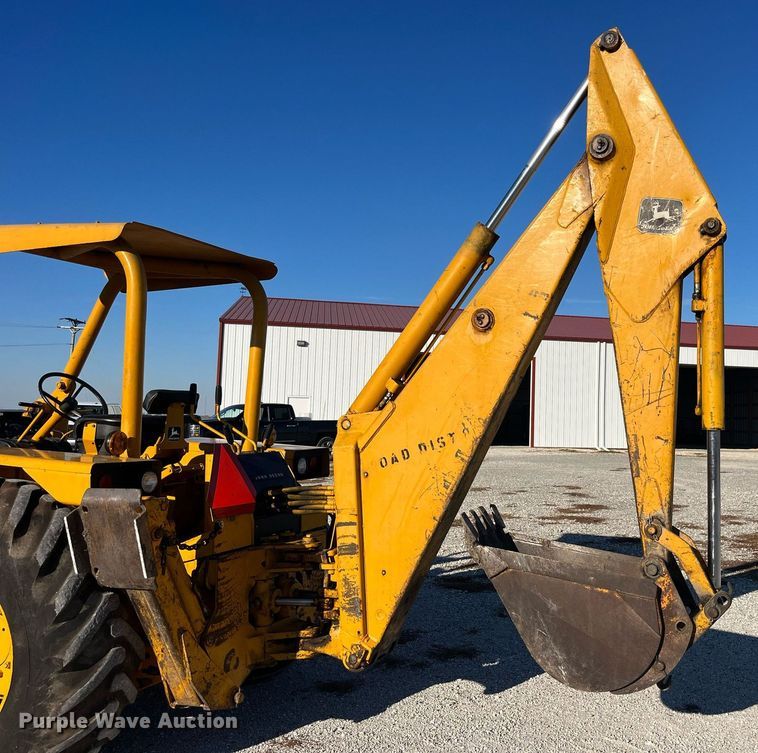 image for item LD9856 John Deere 500C  backhoe