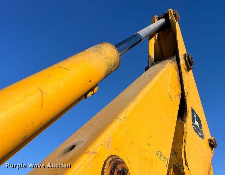 image for item LD9856 John Deere 500C  backhoe