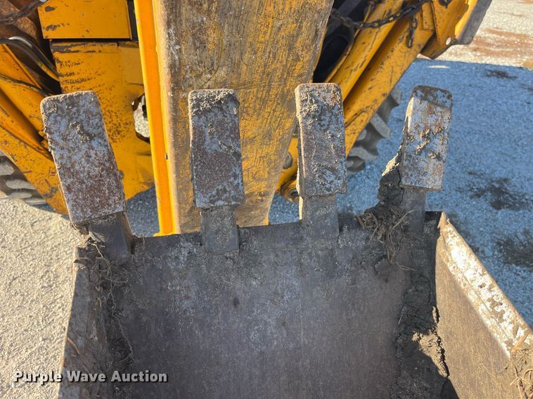 image for item LD9856 John Deere 500C  backhoe