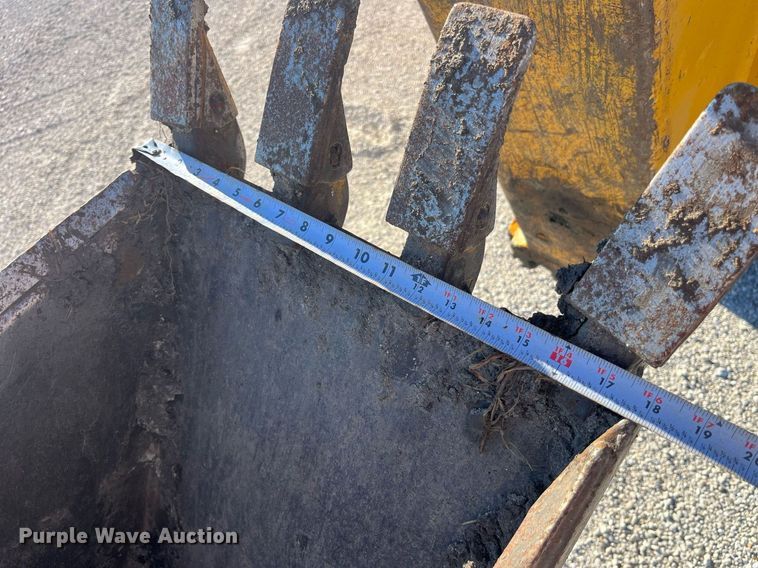 image for item LD9856 John Deere 500C  backhoe