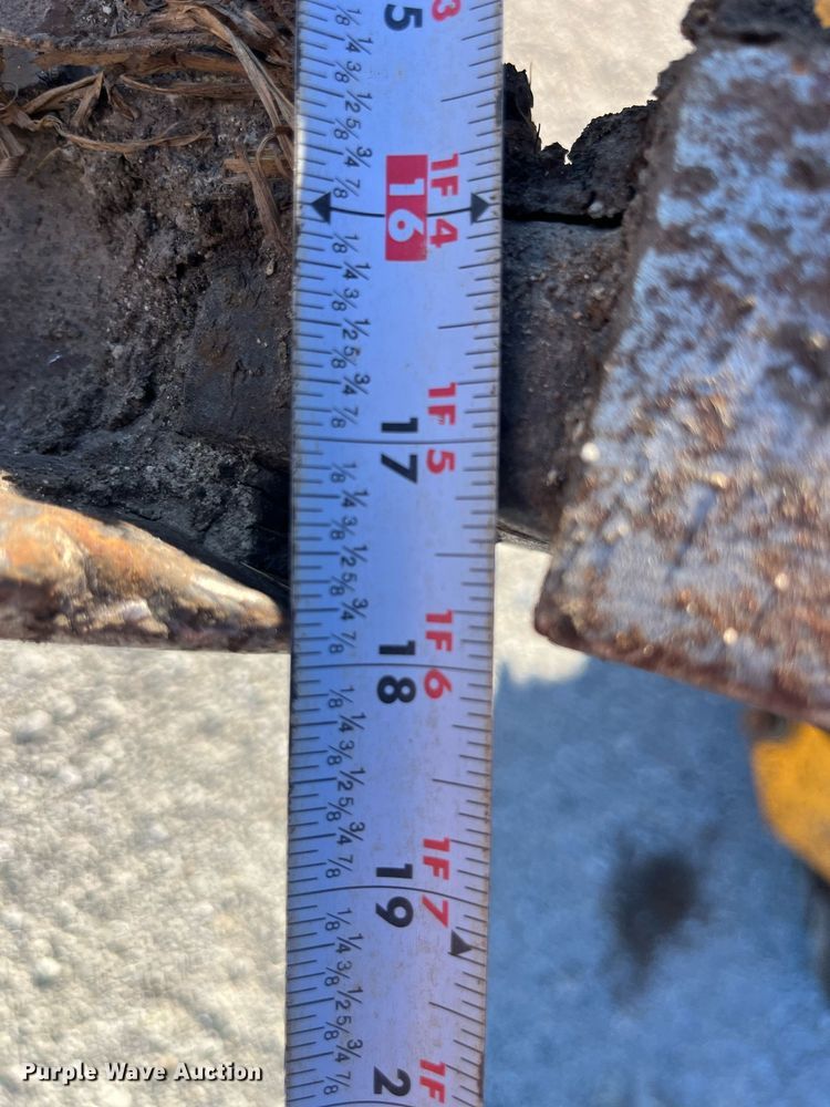 image for item LD9856 John Deere 500C  backhoe