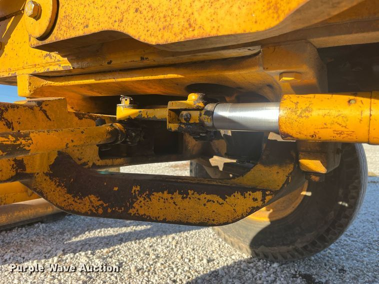 image for item LD9856 John Deere 500C  backhoe