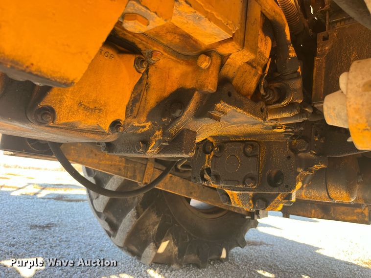 image for item LD9856 John Deere 500C  backhoe