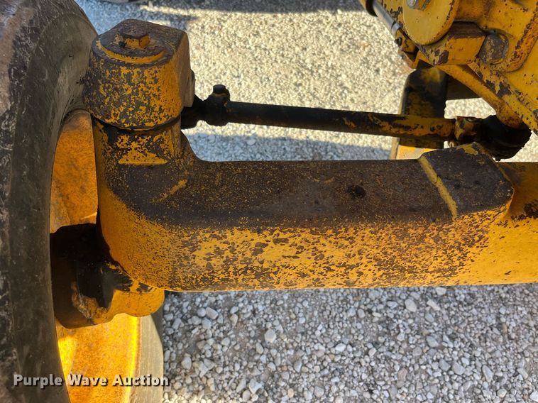 image for item LD9856 John Deere 500C  backhoe