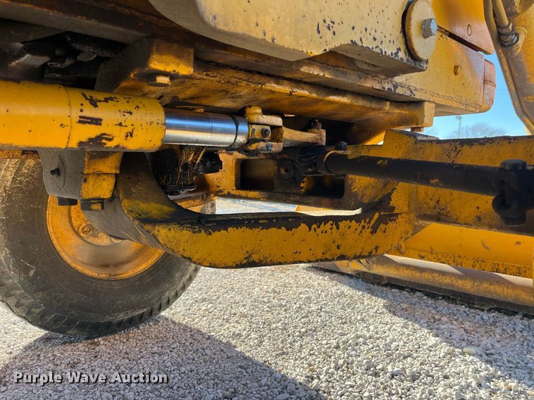 image for item LD9856 John Deere 500C  backhoe