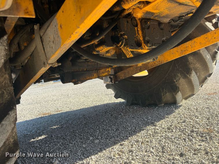 image for item LD9856 John Deere 500C  backhoe