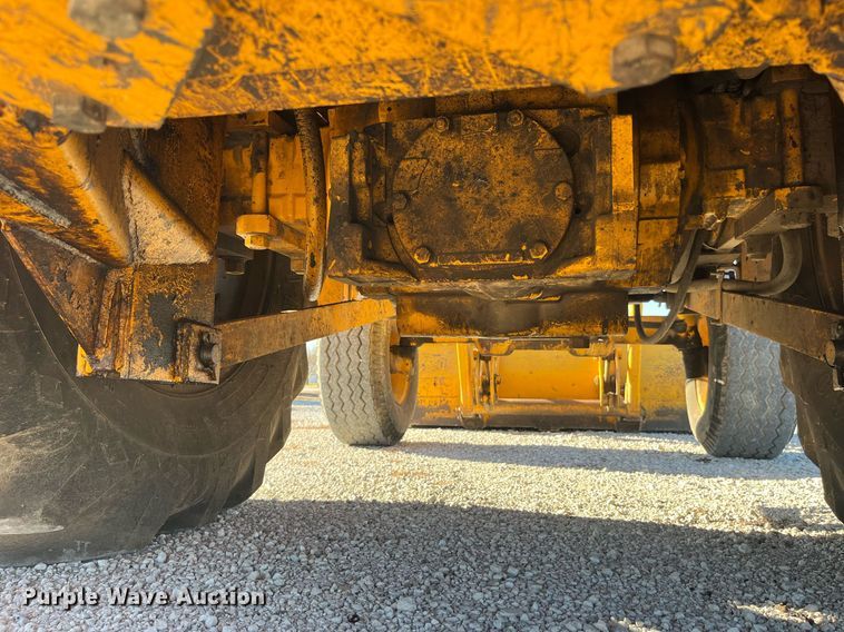 image for item LD9856 John Deere 500C  backhoe