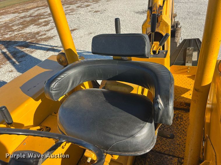 image for item LD9856 John Deere 500C  backhoe