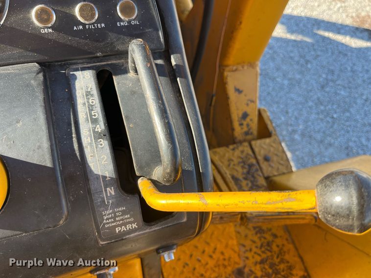 image for item LD9856 John Deere 500C  backhoe