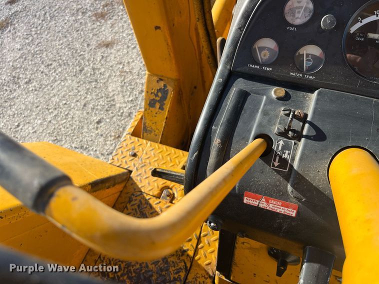 image for item LD9856 John Deere 500C  backhoe