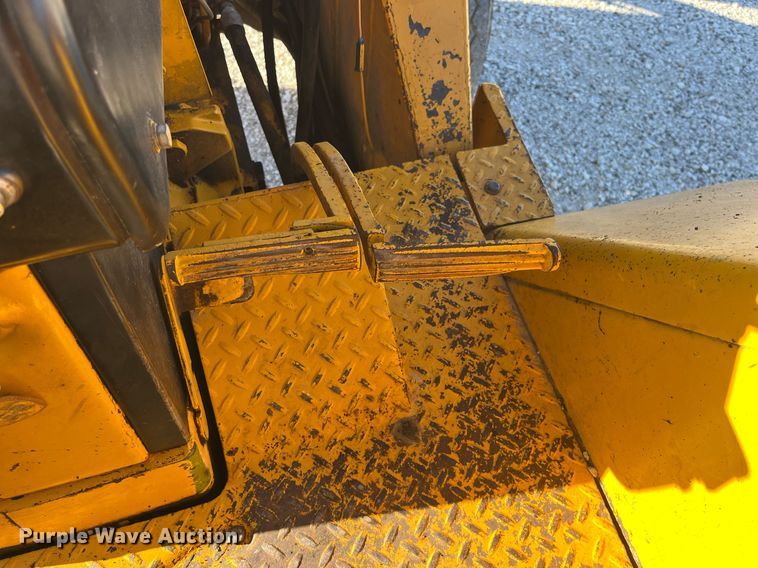 image for item LD9856 John Deere 500C  backhoe