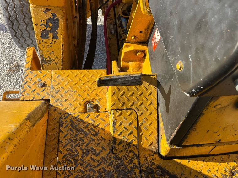 image for item LD9856 John Deere 500C  backhoe