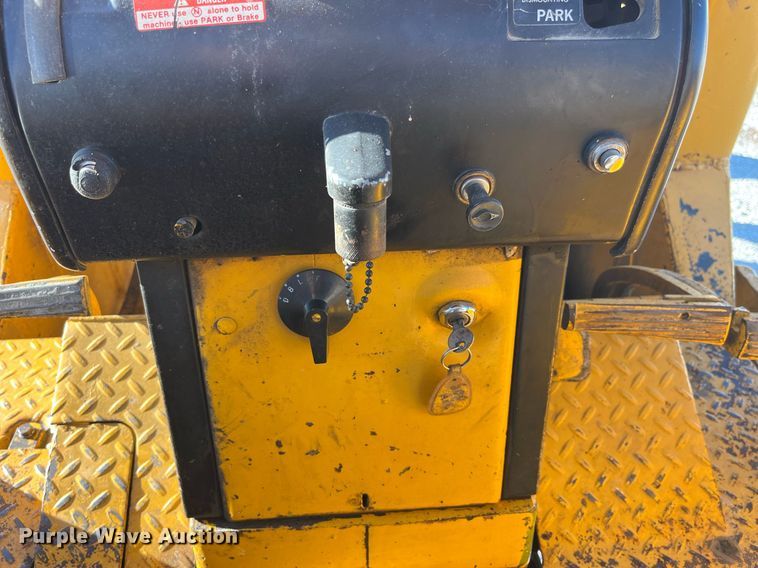 image for item LD9856 John Deere 500C  backhoe