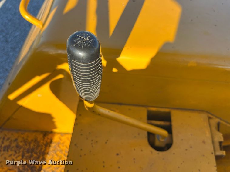 image for item LD9856 John Deere 500C  backhoe