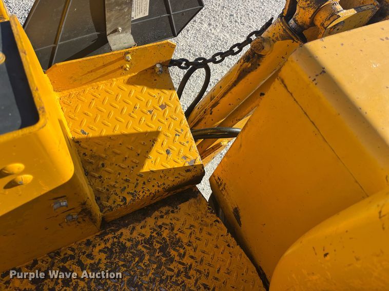 image for item LD9856 John Deere 500C  backhoe