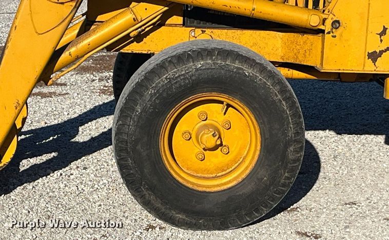 image for item LD9856 John Deere 500C  backhoe