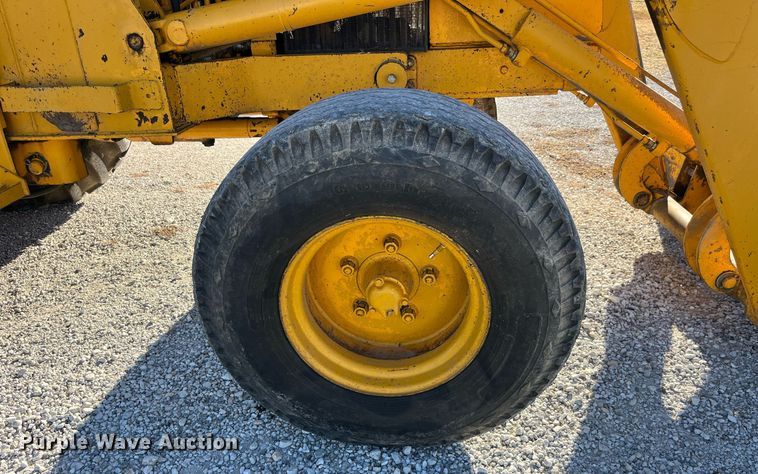 image for item LD9856 John Deere 500C  backhoe