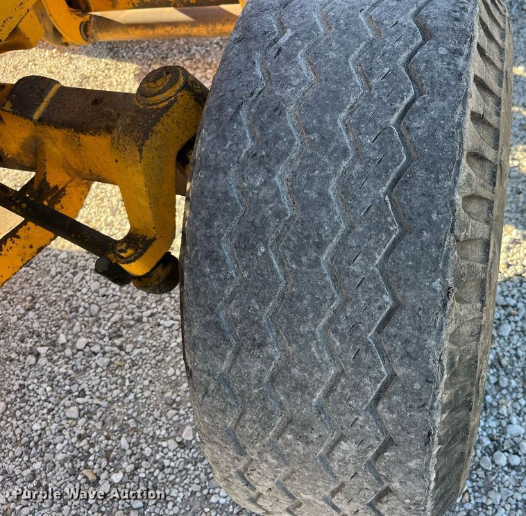 image for item LD9856 John Deere 500C  backhoe