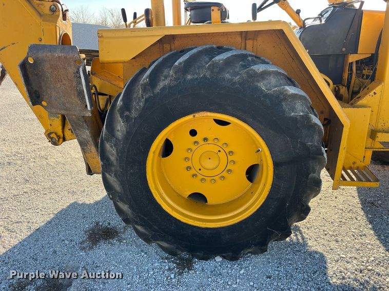 image for item LD9856 John Deere 500C  backhoe